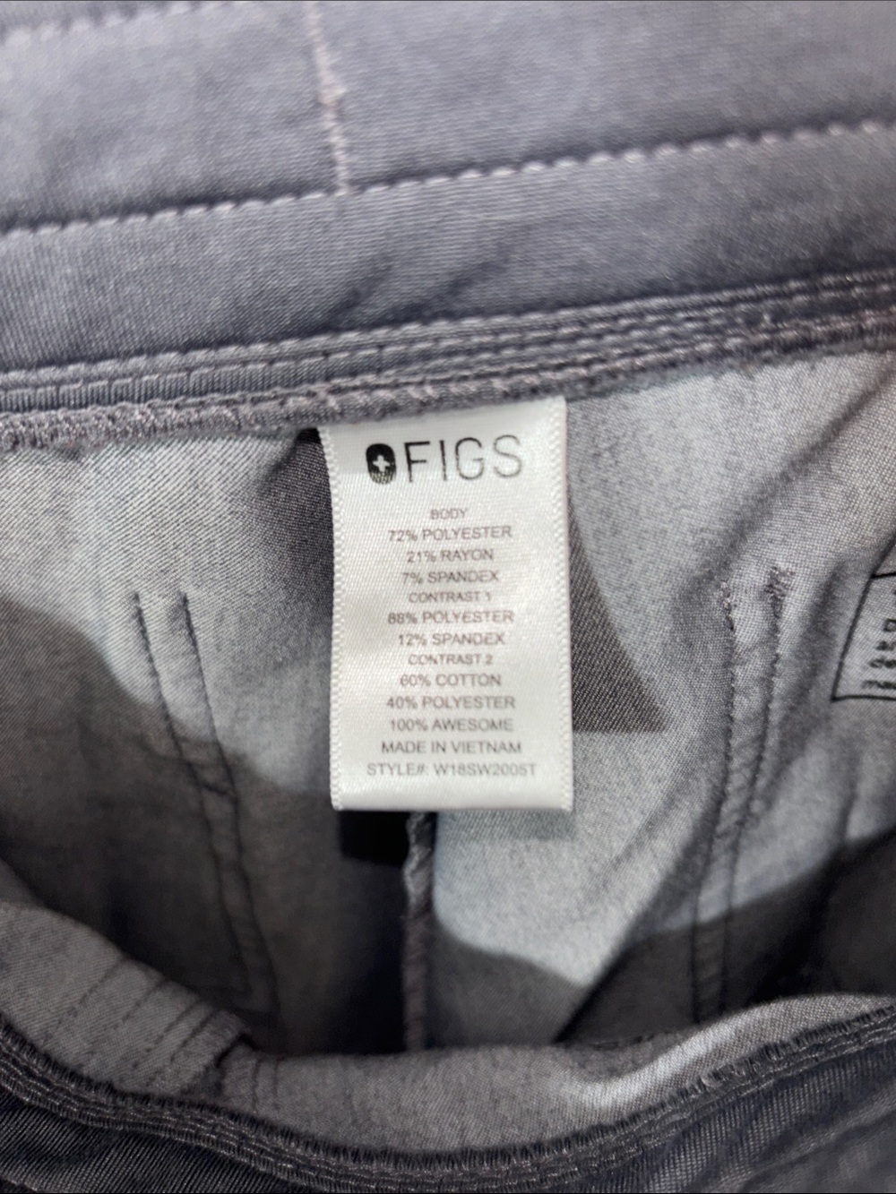 FIGS-Women’s Scrub Set In - Picture 8 of 10